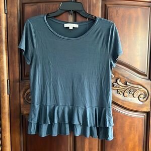 Loft cap sleeve ruffle bottom knit tee- size M